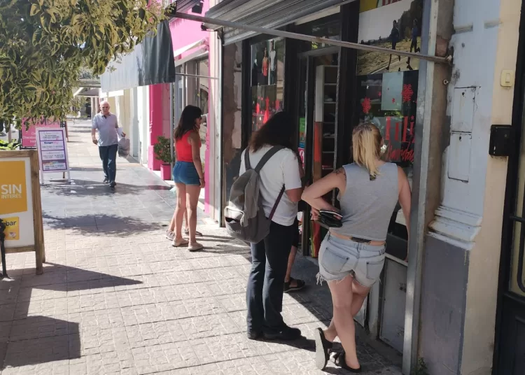 Pese al feriado, el movimiento comercial no sufrió alteraciones