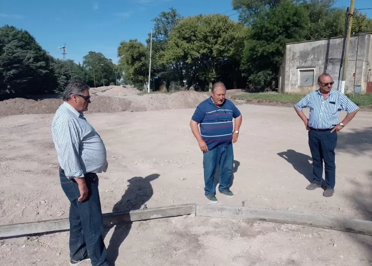 Sánchez visitó la obra de entoscado y cordón cuneta en Cascallares