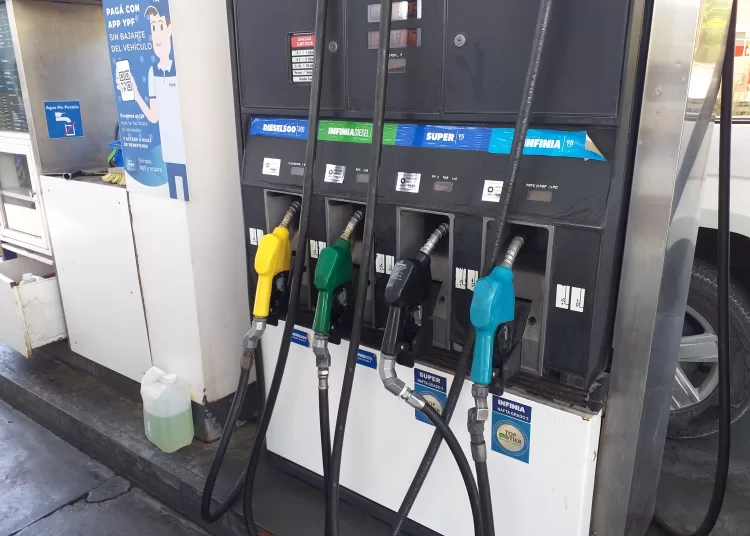 Volvieron a subir los combustibles y no se descarta que el alza alcance al GNC