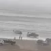 Los sorprendió la lluvia en la playa y tuvieron que auxiliarlos