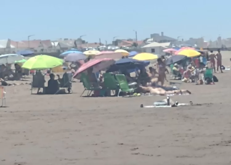 Claromecó: el calor atrajo a los turistas a la playa