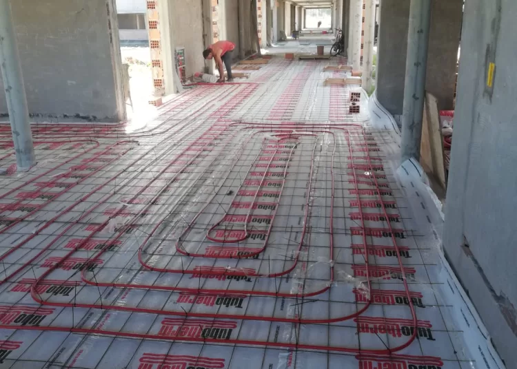 Instalan losa radiante en la obra del Conservatorio de Música