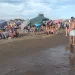 Un mar pero de gente: masiva concurrencia a la playa y advertencias por el uso del agua y la electricidad