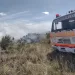 Daños totales por incendio de un utilitario tras vuelco en el ingreso a Claromecó