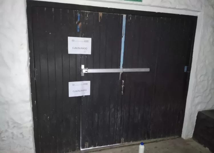 Balneario Orense: clausuraron un boliche sin habilitación y agredieron a un inspector