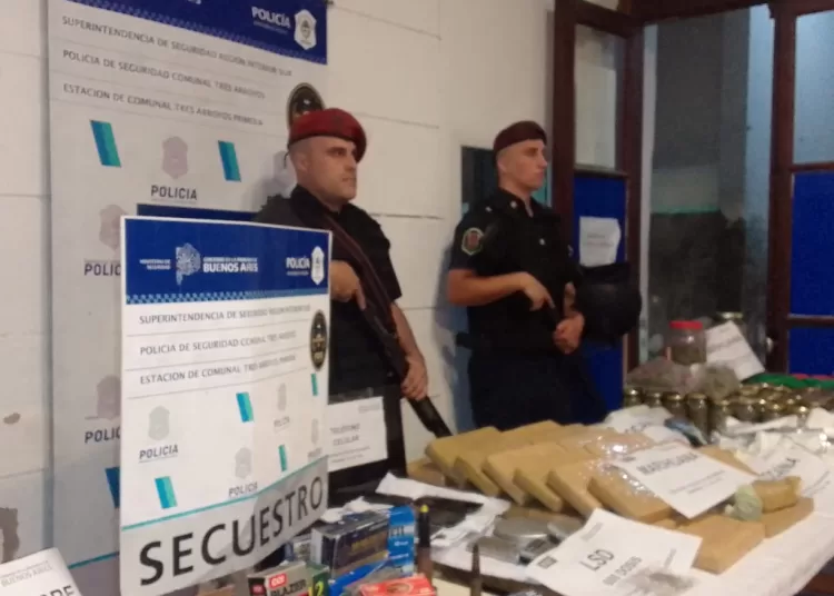 En un operativo, incautaron un arsenal junto a cocaína y marihuana lista para vender por $80 millones