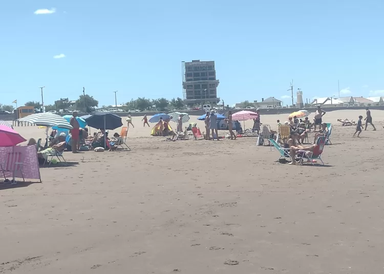 Luego del concurrido fin de semana, mermó la cantidad de gente en la playa