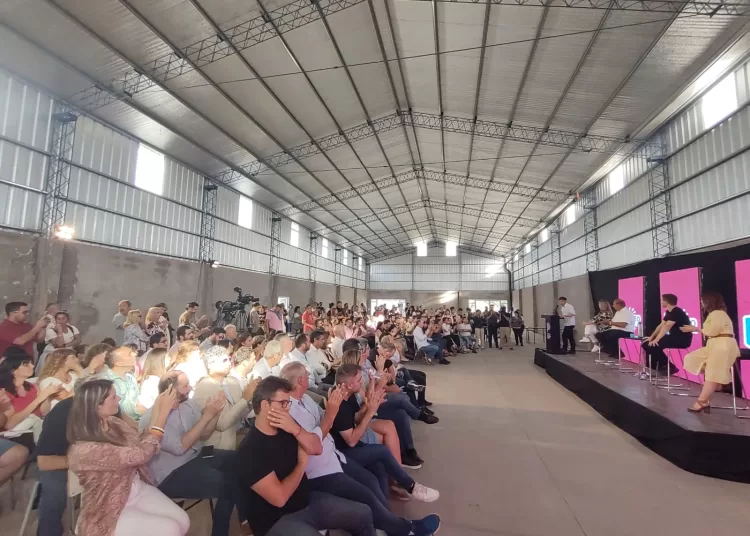 Kicillof, en Claromecó: «hay que generar valor agregado y terminar con el modelo extractivista», instó tras anunciar ampliación de un programa científico-tecnológico