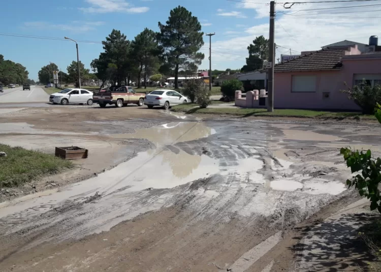 Tras la lluvia, algunas calles de Claromecó se tornaron intransitables