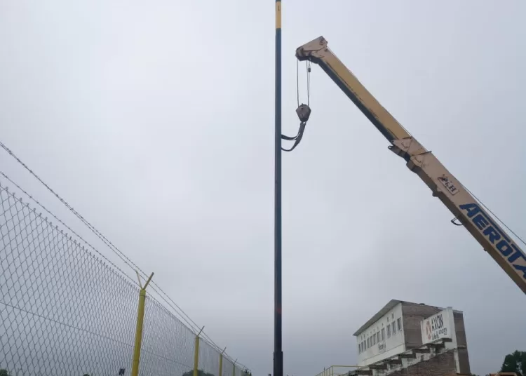 Exigen mejoras en los estadios locales y Olimpo comenzó a instalar la iluminación artificial