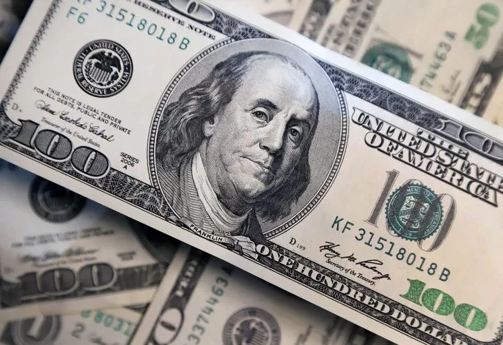 El blue tocó un nuevo máximo, cotizó a $385 en la ciudad y es récord