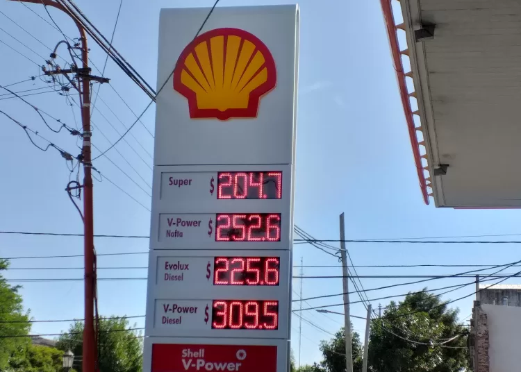 Volvió a subir el combustible y el litro de nafta superó los $200 en Shell