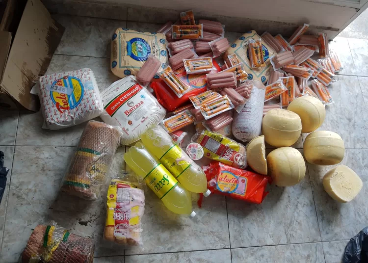 Decomisaron alimentos vencidos y con temperatura por encima de lo normal en un almacén