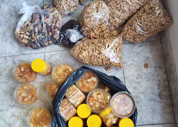 Secuestraron alimentos vencidos y sin rótulos de un comercio en Laprida al 400