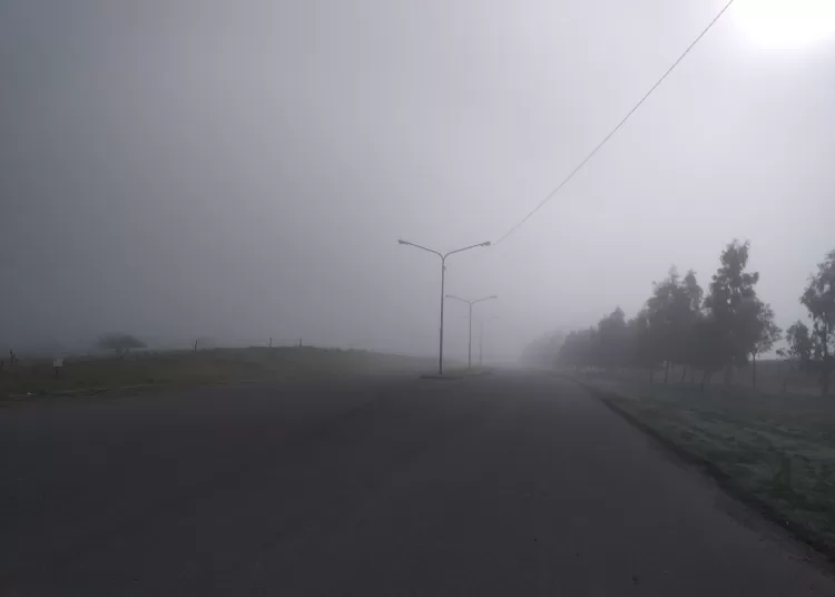 Niebla persistente y humedad, la antesala de una baja de diez grados hacia el fin de semana