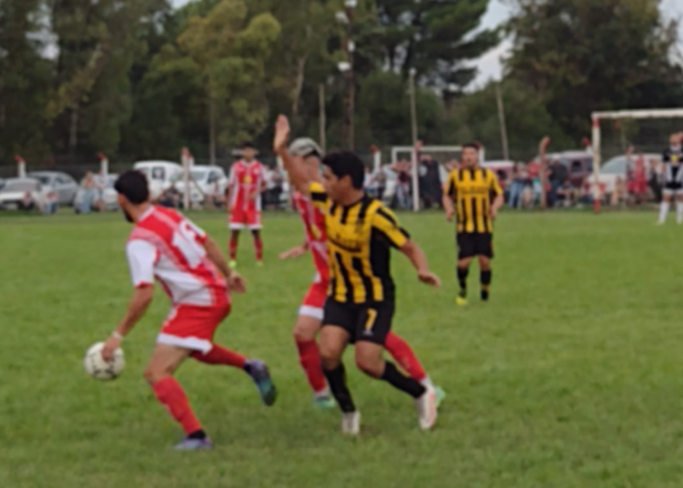 Huracán se quedó con el clásico y jugará semifinales de la Aiello