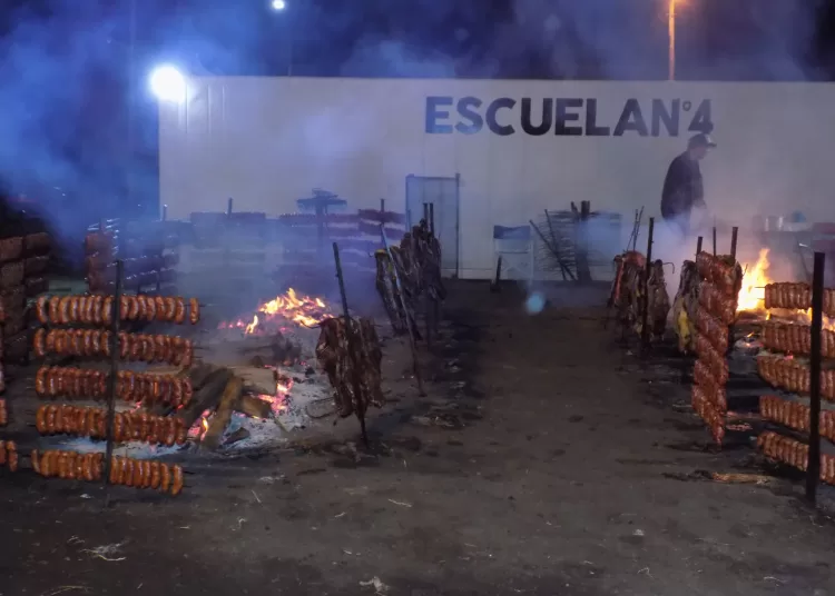 Con la lluvia como recuerdo, el predio triguero vivió una noche esplendorosa