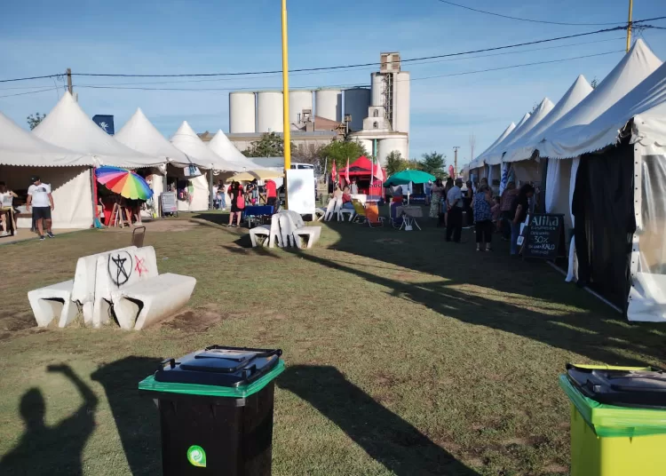 Pasó la lluvia, quedó la fiesta: poco a poco, el predio triguero tomó color y calor