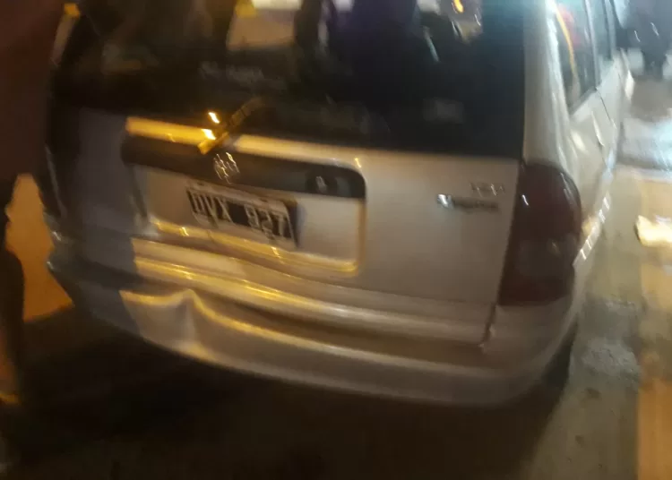 Choque y daños entre dos autos en el predio triguero