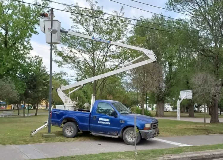 Realizaron mejoras eléctricas en espacios públicos de la ciudad