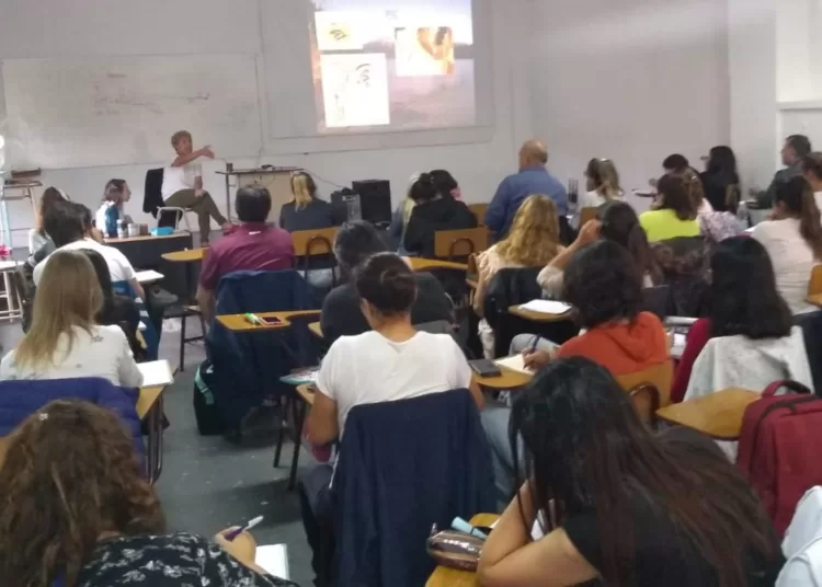 Iniciaron la cursada de la complementación curricular de Enfermería