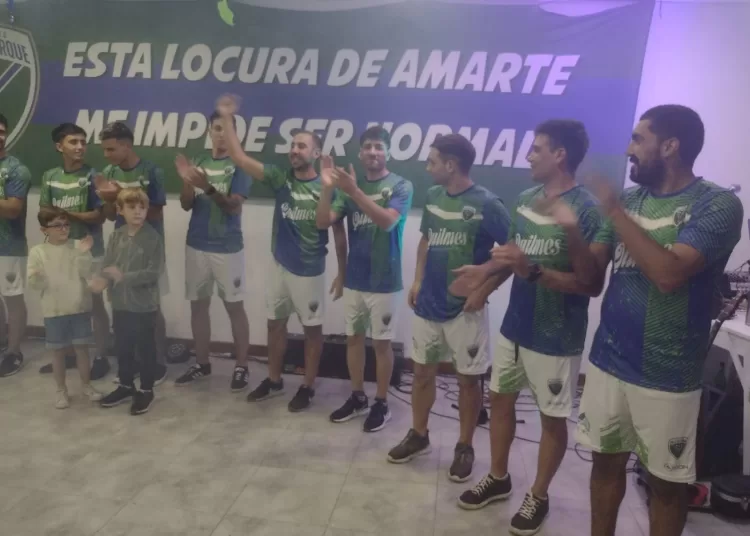 Villa del Parque presentó nueva camiseta