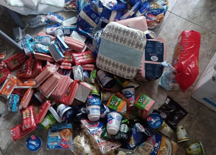 Decomisaron alimentos vencidos y con temperatura elevada de un almacén