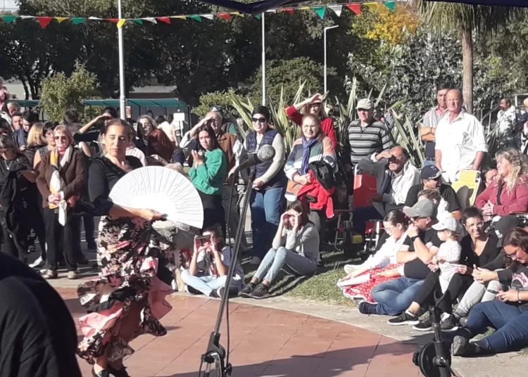 Lleno total de Plaza España por la Feria de Abril