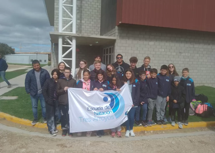 Nadadores de la Escuela Municipal partieron a Miramar a participar de la primera fecha del Provincial
