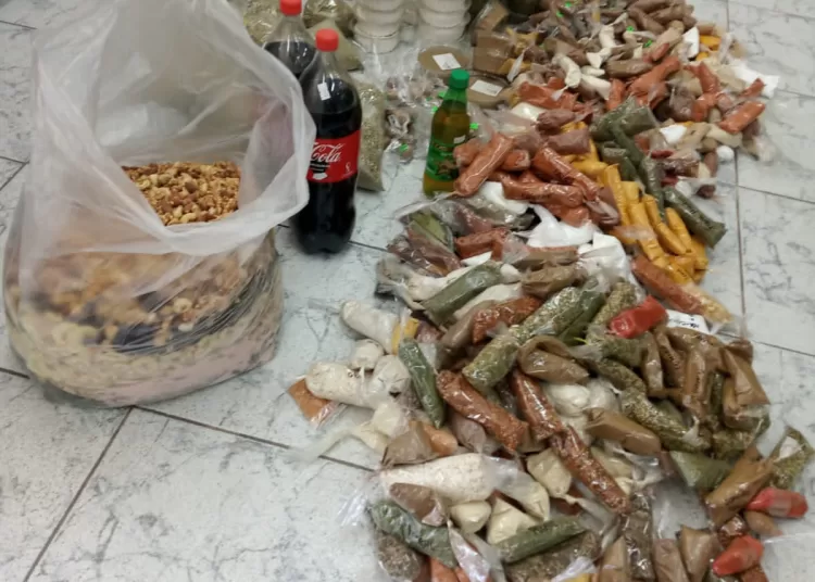 Decomisaron condimentos sin rotular de una verdulería en Libertad al 400
