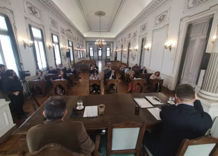 Tumbas al ras del Concejo: aprobaron dos pedidos relativos al patrimonio cultural de la ciudad