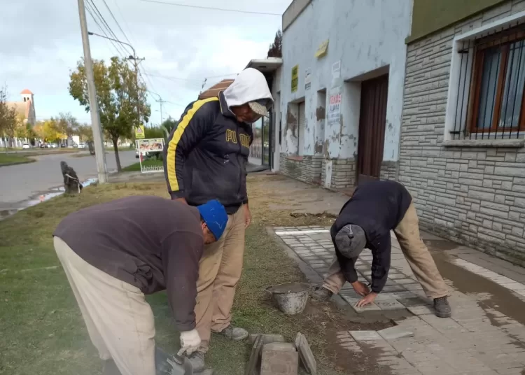 Comienza la renovación de la Escuela Nº 15 con el hidrolavado de paredes exteriores