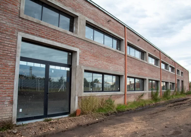 Firmaron convenio por un edificio en el Polo Educativo y SENASA tendrá oficina en el Parque Industrial