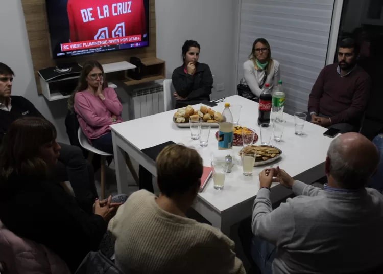Cittadino y Fernández se reunieron con vecinos de Villa Italia por el plan de pavimentación