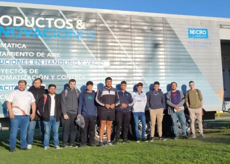 Visita de estudiantes de la carrera Tecnicatura Universitaria en Mantenimiento Industrial a la empresa MiCRO Automación