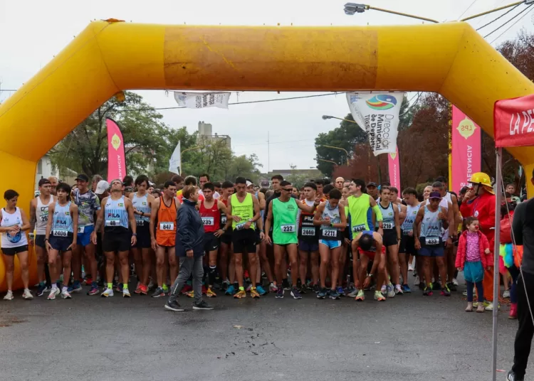Integrantes del Ejecutivo y Legislativo municipal dijeron presente en la Carrera Corre por el Hospi