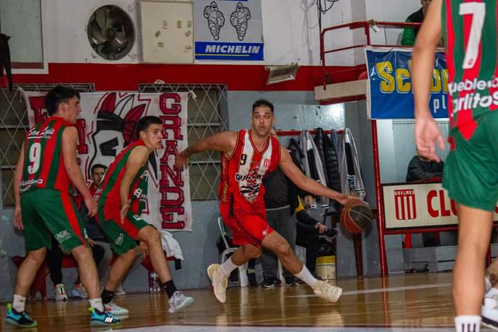 Blanco y Negro le ganó a Huracán y quedó como único líder del Oficial