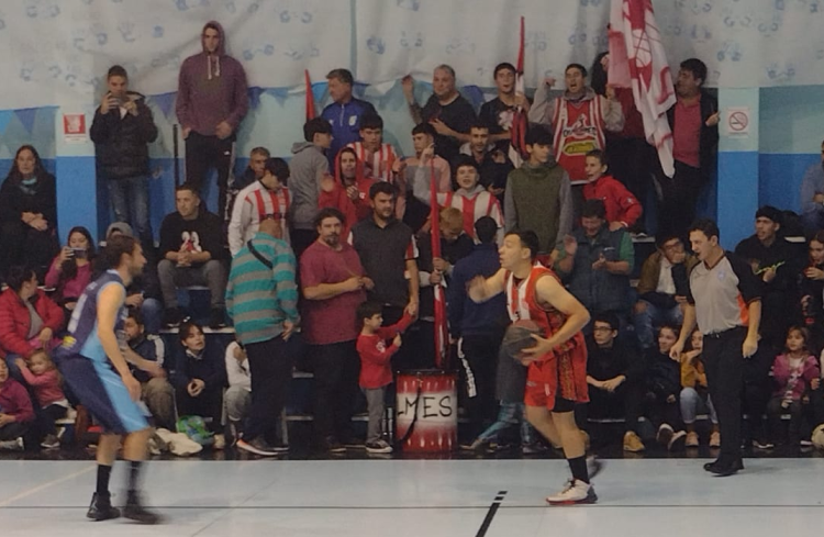 Club de Pelota  y Huracán siguen bien arriba