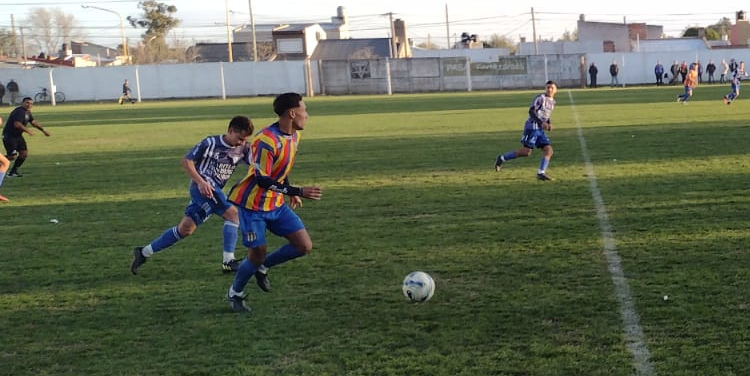 Colegiales ganó en el final y sueña con arrimarse a lo más alto