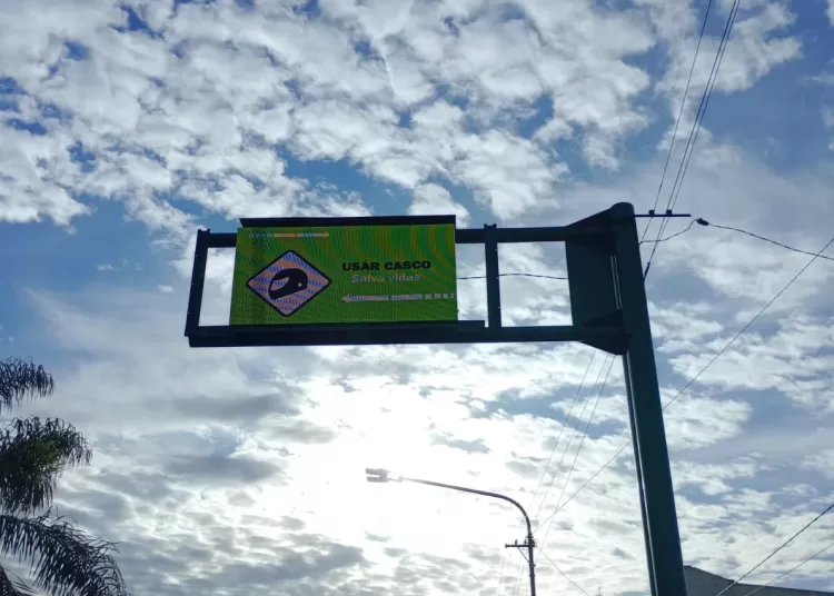 Nuevos carteles LED en Tres Arroyos promueven orden en el tránsito