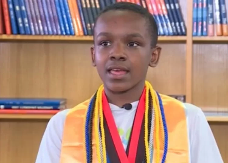 Niño prodigio: a los 13 años terminó su carrera universitaria y logró un récord
