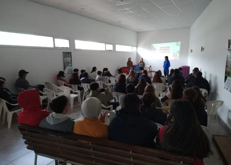 Charla sobre Separación de Residuos en la EESANº2 de Micaela Cascallares