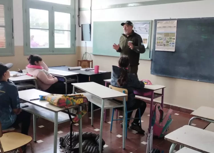 Charla educativa en Escuela 26 para conservar la biodiversidad