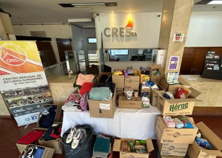 Entregaron las donaciones del Congreso de Yoga a la escuelita de fútbol de Ranchos