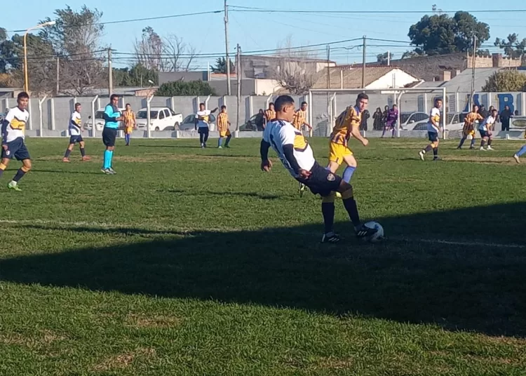 La punta cambió de dueño: Huracán Ciclista goleó al Nacional y es el nuevo líder del Apertura de Primera
