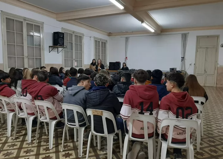 Directora de Políticas para la Juventud y Secretaria de Seguridad Vial unen esfuerzos en taller educativo
