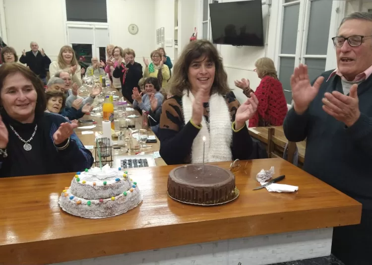 Festejos de cumpleaños y juegos de mesa en La Casa del Jubilado