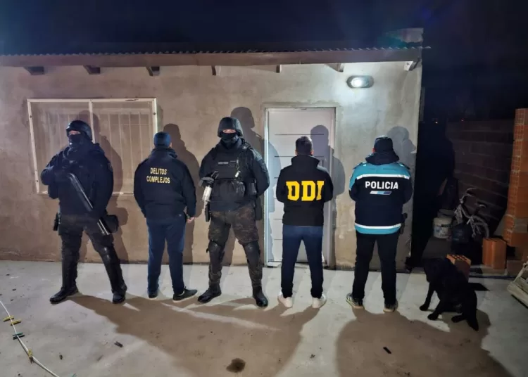 Allanaron siete domicilios en cuatro localidades de la región por tenencia de pornografía infantil