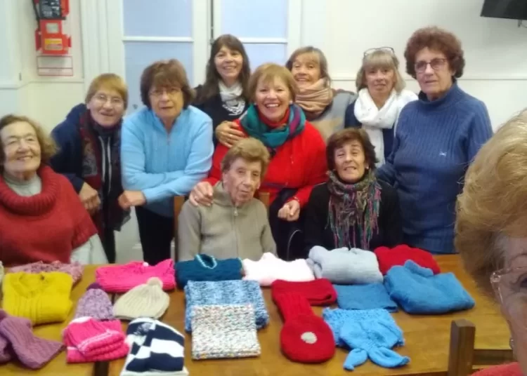 Jardín de Infantes 920 recibe donación de tejidos por Las Mercantiles