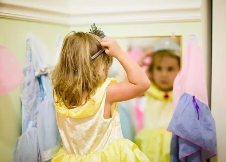 De reinas y princesas a estereotipos culturales y sociales: cómo impactan estos conceptos en la salud mental infantil